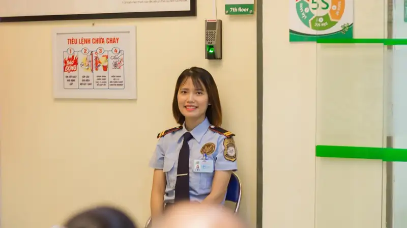 Tuyển bảo vệ nữ 2