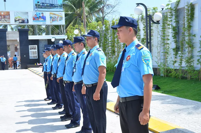 Tuyển bảo vệ thời vụ 3