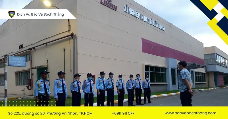 Nhân viên bảo vệ thực hiện nhiệm vụ tuần tra, giám sát toàn bộ khuôn viên nhà máy