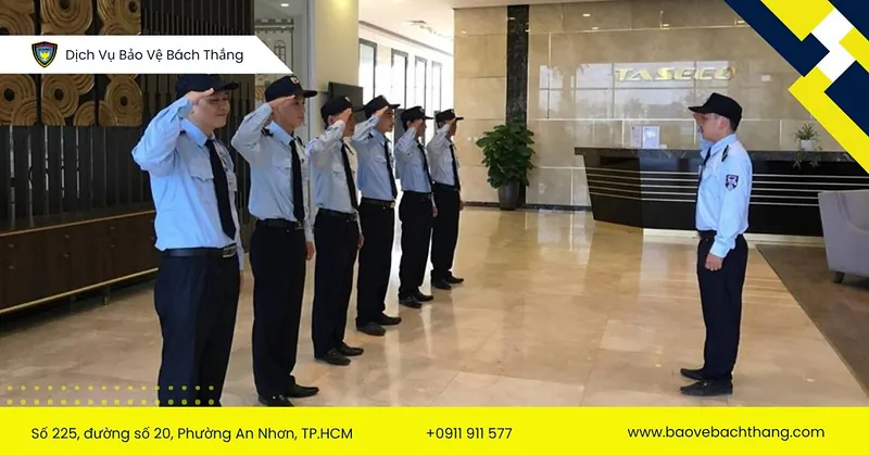 Nhân viên bảo vệ văn phòng có nghiệp vụ, tác phong chuyên nghiệp