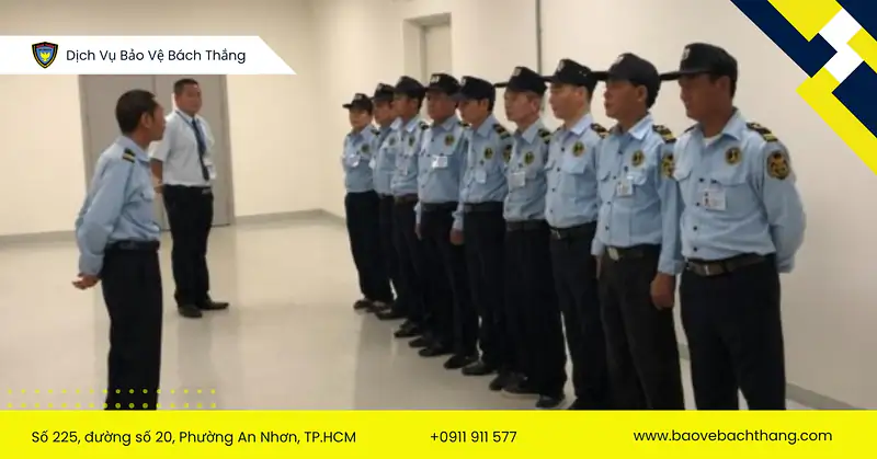 Bảo vệ luôn túc trực tại các vị trí giúp giữ an toàn tổng thể phòng khám