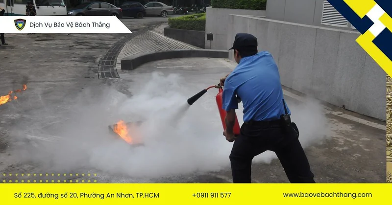 Bảo vệ nhà trọ xử lý cháy nổ