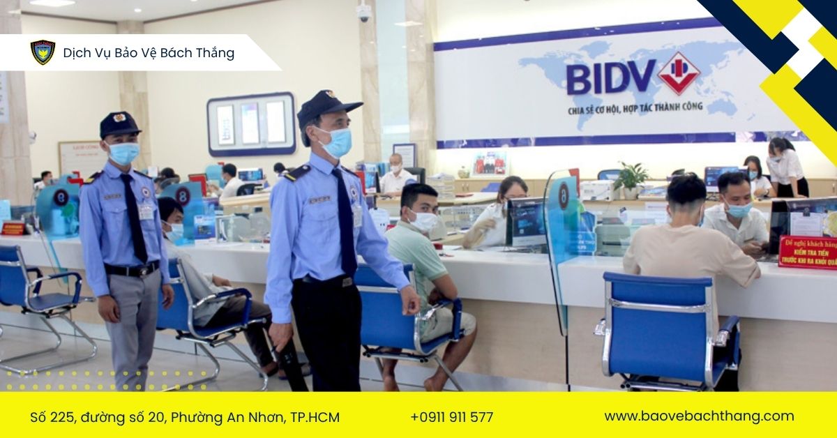 Dịch vụ bảo vệ ngân hàng Bách Thắng | An ninh, Uy tín 24/7 5 Giám sát chặt chẽ tại khu vực sảnh chính của ngân hàng