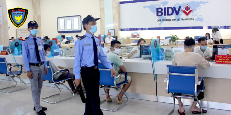 Dịch vụ bảo vệ ngân hàng Bách Thắng | An ninh, Uy tín 24/7 4 Đội ngũ Bách Thắng trong ca trực tại ngân hàng