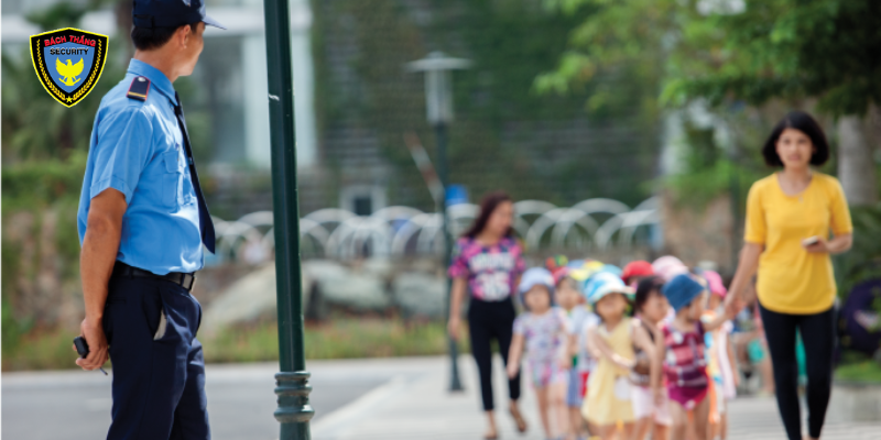 Dịch vụ bảo vệ trường học Bách Thắng | An toàn, Tận tâm 24/7 3 Đội ngũ nhân sự bảo vệ của Bách Thắng tại trường học